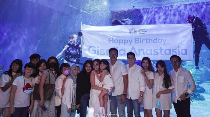 Gisel dan Wijaya Saputra Gisel dan Wijaya Saputra
