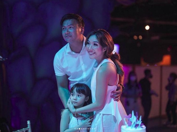 Gisel dan Wijaya Saputra Gisel dan Wijaya Saputra