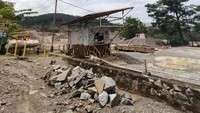 Tidak heran jika danau unik ini menjadi terkenal di kalangan traveler.