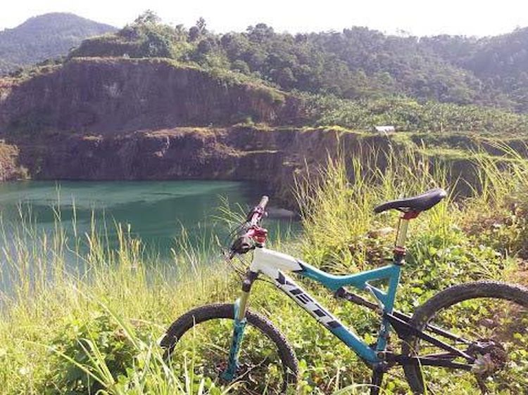 Gowes Asyik dan Menantang ke Danau Jayamix Quarry