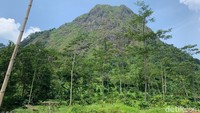 Terlepas dari benar atau salah dari informasi tersebut, traveler yang hendak berwisata ke Gunung Batu hendaknya memperhatikan fisik dan cuaca saat hendak melakukan pendakian. Tak lupa, traveler harus mengikuti dan menghormati adat istiadat dimana pun kamu berada.