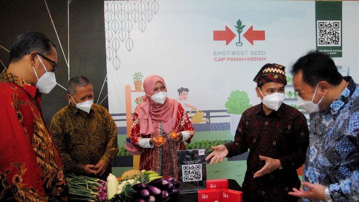 Indonesian Breeder Award 2021 untuk Pemulia Tanaman Ewindo bersama IPB University dan Perhimpunan Ilmu Pemuliaan Indonesia memberikan penghargaan pada pemulia tanaman termasuk konservator plasma nutfah guna mendorong minat dan kualitas pemulia tanaman.
