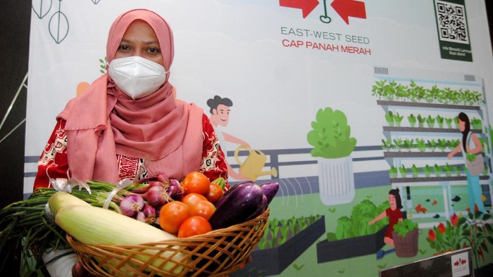 Indonesian Breeder Award 2021 untuk Pemulia Tanaman Ewindo bersama IPB University dan Perhimpunan Ilmu Pemuliaan Indonesia memberikan penghargaan pada pemulia tanaman termasuk konservator plasma nutfah guna mendorong minat dan kualitas pemulia tanaman.