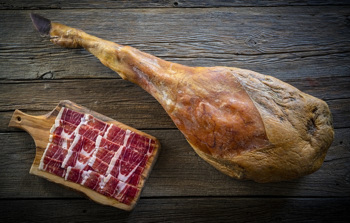 Ini Jamon Iberico, Paha Babi yang Jadi Makanan Termahal di Dunia