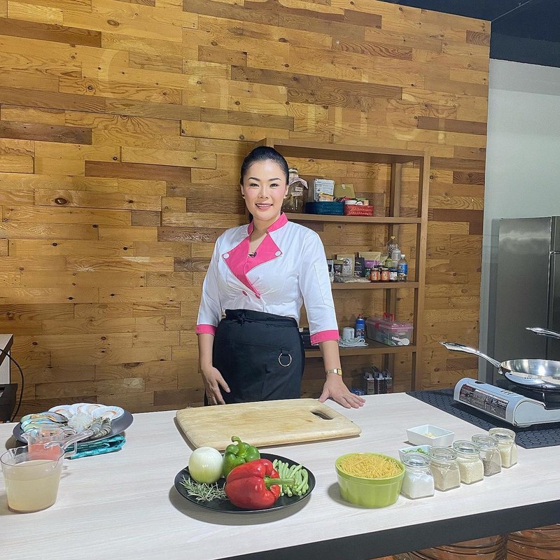 Intip Serunya Chef Aiko Saat Masak Seru Sambil Piknik Bareng Suami