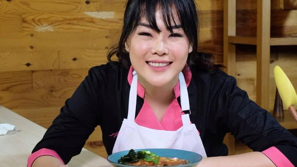 Intip Serunya Chef Aiko Saat Masak Seru Sambil Piknik Bareng Suami