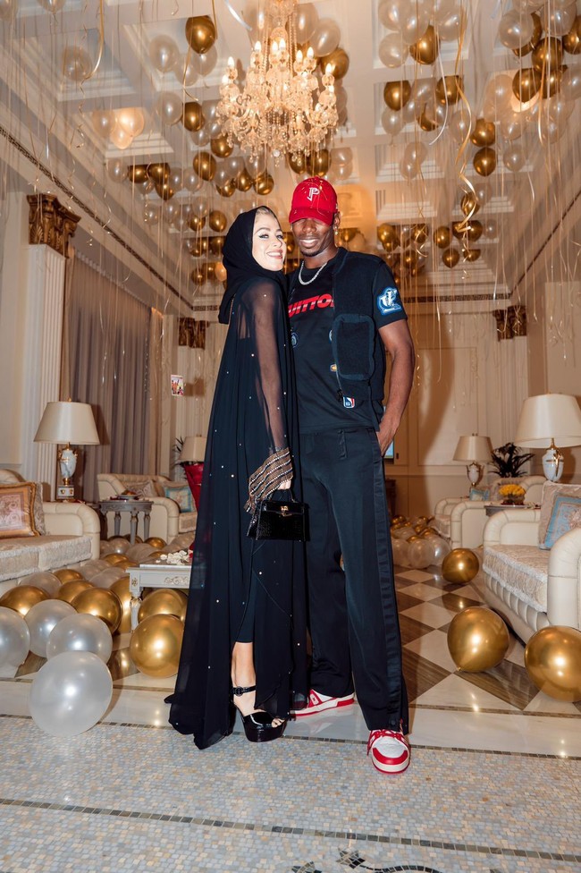 Maria Zulay Salaues baru saja merayakan ulang tahunnya ke-28. Di media sosialnya, sang pesepak bola Paul Pogba mengunggah foto sang istri dengan hijab. Foto: dok. Twitter