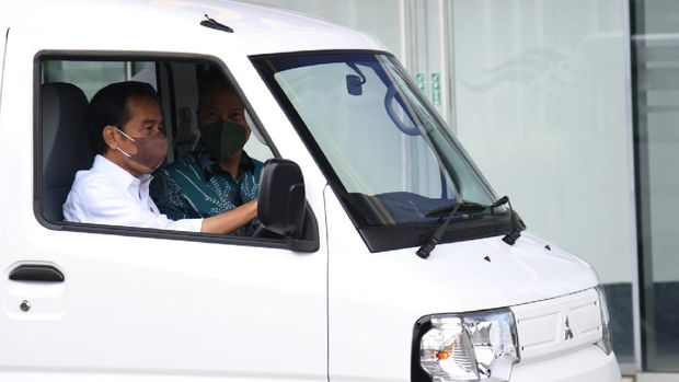 Jokowi di GIIAS 2021 (Lukas - Biro Pers Sekretariat Presiden)