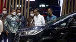 Jokowi Kunjungi Booth Toyota di GIIAS 2021