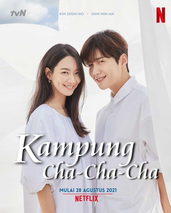Putih-putih bak pre wedding. Pasangan Kampung Cha Cha Cha pernah bikin baper selama penayangannya. Foto: dok. Twitter kdrama_menfess
