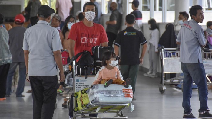 Penggemar Super Bike mulai berdatangan di Bandara Lombok untuk menyaksikan World Super Bike Mandalika 19-21 November 2021 mendatang.