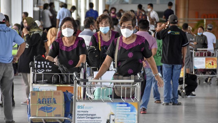 Penggemar Super Bike mulai berdatangan di Bandara Lombok untuk menyaksikan World Super Bike Mandalika 19-21 November 2021 mendatang.