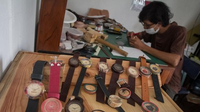 Unik, Jam Tangan Ini Terbuat dari Limbah Papan Skateboard
