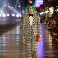 Gucci memamerkan busana terbarunya yang bertajuk Gucci Love Parade untuk koleksi Spring/Summer 2022. Foto: dok. Gucci.  