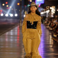 Gucci memamerkan busana terbarunya yang bertajuk Gucci Love Parade untuk koleksi Spring/Summer 2022. Foto: dok. Gucci.