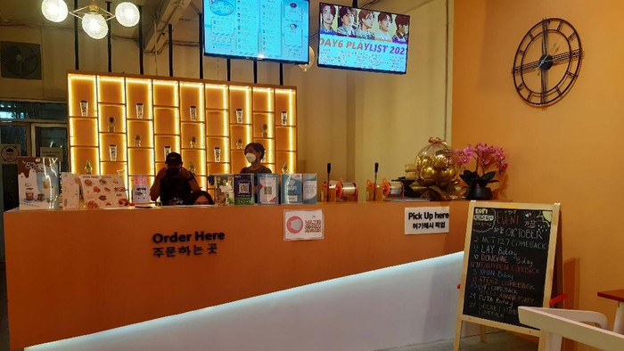 Kopi Chuseyo Nongkrong dengan Nuansa Korea Kedai kopi pada hakikatnya sebuah tempat dimana kita menikmati kopi bersama teman, keluarga, dan pasangan. Namun Kopi Chuseyo di Bogor ini mengusung tema nuansa Korea Selatan.