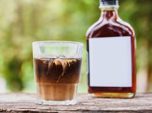 Kopi Cold Brew vs Kopi Panas, Mana yang Lebih Tinggi Kafeinnya?