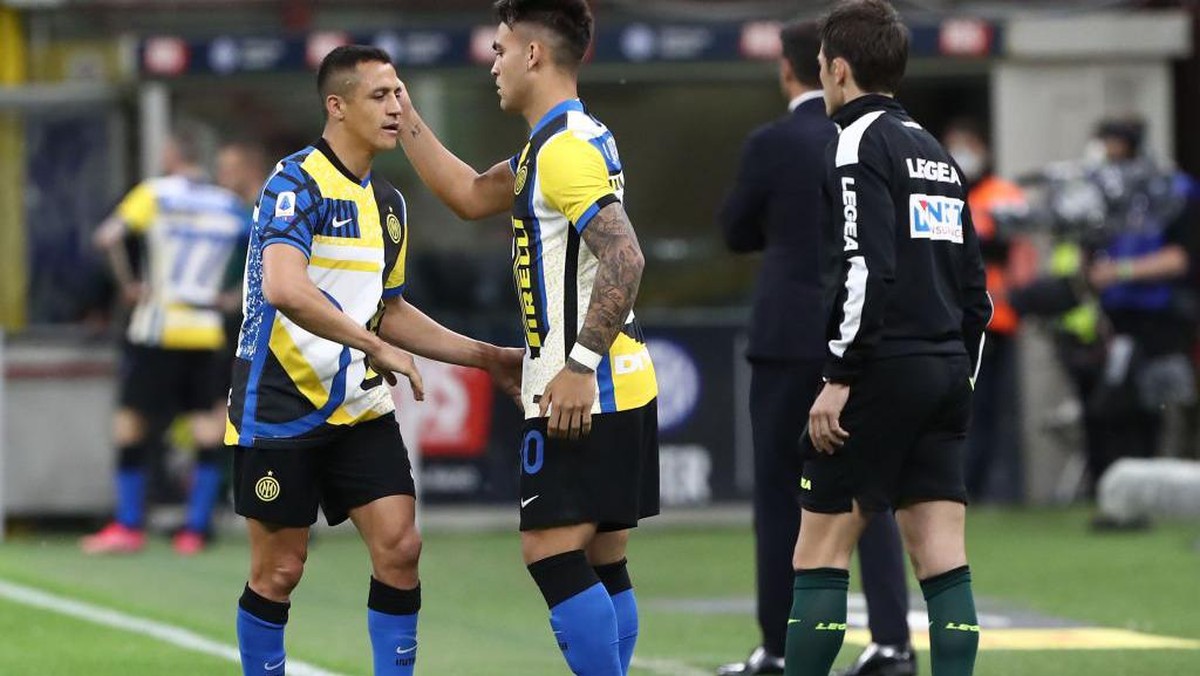 Lautaro Martinez dan Alexis Sanchez diragukan tampil lawan Napoli (Getty Images/Marco Luzzani)
