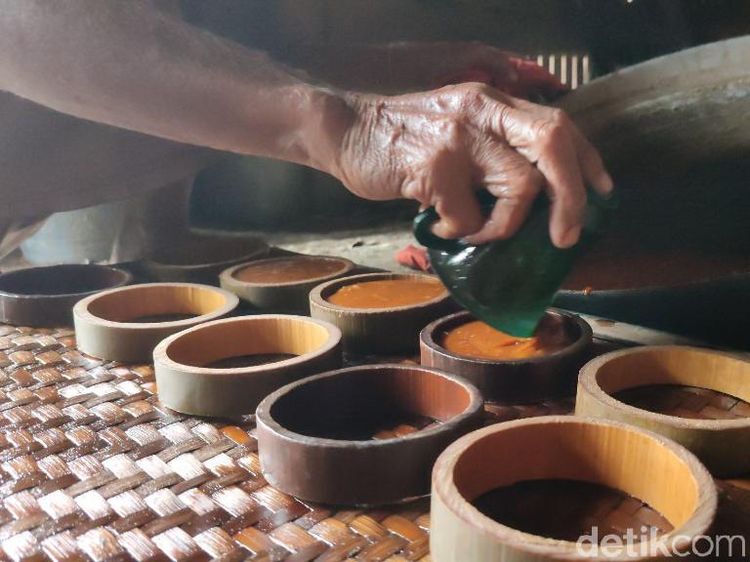 Begini Proses Bikin Gula Aren Khas Kampung Kuta Ciamis yang Manis Alami