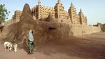 Bukan Istana Terakota, Ini Masjid Tanah Liat di Afrika
