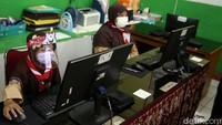 ANBK adalah evaluasi yang dilakukan pemerintah untuk pemetaan mutu sistem pendidikan pada tingkat satuan pendidikan dasar dan menengah. Adapun ANBK akan digelar secara semi online maupun online.