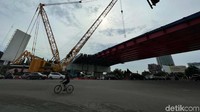 Pekerjaan ini merupakan tonggak penting yang menandai kemajuan dalam pengerjaan proyek Jalan Tol Becakayu sepanjang 20 km, yang menghubungkan kota Bekasi, Cawang, dan Kampung Melayu.