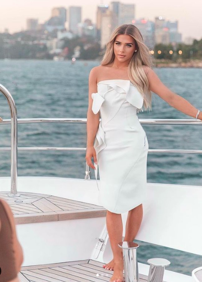 Inilah penampilan stylish sang transgender dengan dress putih. Dari penampilannya ini tidak terlihat dulunya adalah seorang pria. Foto: dok. Instagram