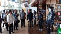 Presiden Jokowi sempat melihat motor yang digunakannya saat meresmikan Sirkuit Mandalika, Nusa Tenggara Barat. Pengunjung bisa melihat langsung motor garapan Katros Garage bergaya Chopper Racer ini. Foto: Ridwan Arifin