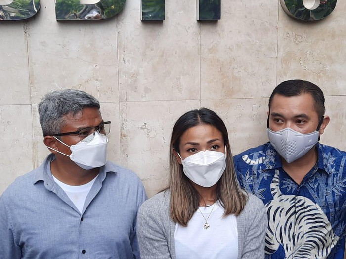 Nirina Zubir korban mafia tanah