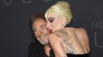 Lady Gaga Sexy In Black di Premiere House of Gucci