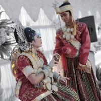 Jodoh dengan pacar❎Jodoh dengan paman✅tidak perlau jauh-jauh mencari yang cocok, karena terkadang jodoh kita berada di depan mata #fyp #bugis #tiktokbugis #tiktok #foryou #sidrap #tanrutedong @insomhere____, tulis akun TikTok @indahnya_veri. Foto: Dok. Instagram @indahnya_veri.