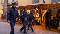 Meski begitu, lonjakan kasus COVID-19 yang melanda sejumlah negara Eropa termasuk Austria membuat aturan terkait pembatasan aktivitas diterapkan di negara tersebut. Warga yang belum divaksin pun dilarang beraktivitas di Pasar Natal tanpa alasan mendesak.