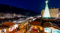 Kebijakan itu diambil sebagai upaya menekan laju kasus COVID-19 di negara tersebut. Sejumlah petugas kepolisian pun dikerahkan untuk berpatroli di kawasan Pasar Natal Innsbruck, Austria.  