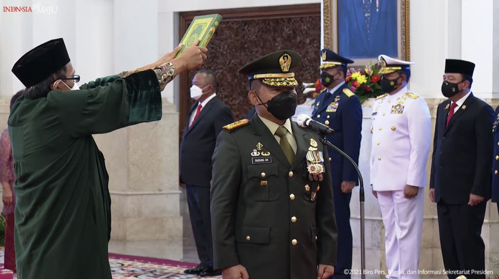 Pelantikan Kepala Staf Angkatan Darat, Letjen. TNI Dudung Abdurachman di Istana Negara, 17 November 2021