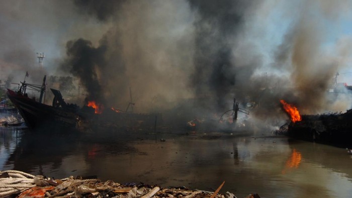 Sebanyak 15 kapal nelayan dilaporkan terbakar di galangan kapal Pelabuhan Tegal, Jateng. Penyebab kebakaran diketahui masih dalam penyelidikan pihak terkait.
