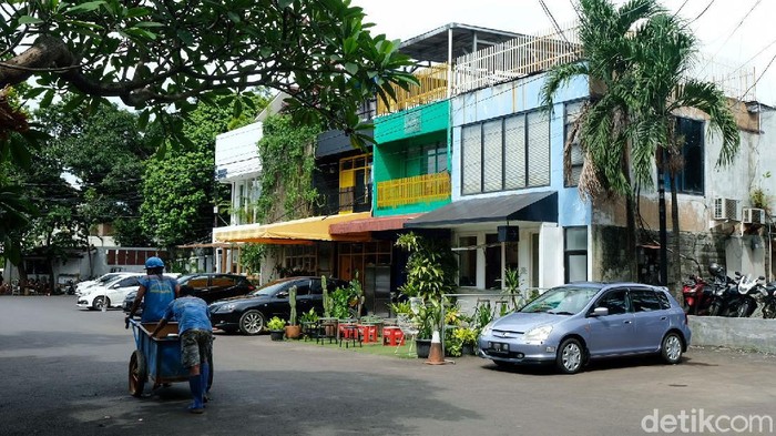 Penampakan Terkini Kafe di Atas Saluran Air yang Terancam Dibongkar Kafe di Kemang Utara bikin geger karena dibangun di atas saluran air. Terancam dibongkar, bagaimana kondisi terkini kafe tersebut? Ini fotonya.