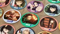 ANA juga akan menawarkan menko Demon Slayer khusus, potongan kertas tebal yang digunakan untuk memainkan permainan tradisional seperti Pog Jepang. 