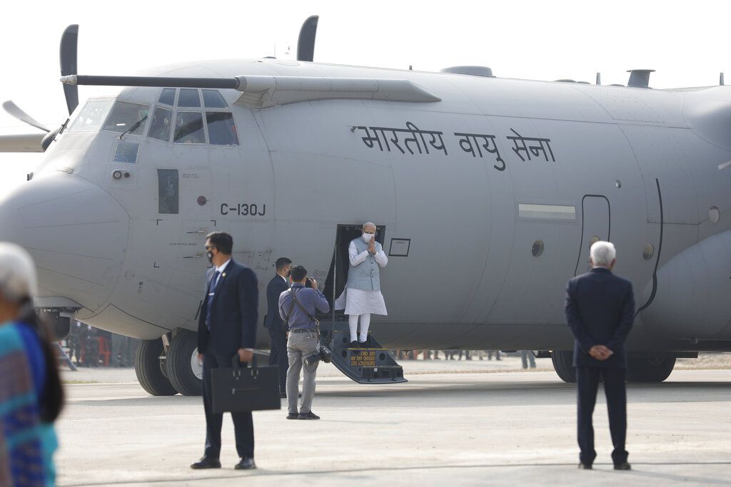 Perdana Menteri India Narendra Modi tiba untuk peresmian jalan tol Purvanchal sepanjang 341 kilometer (211 mil), di distrik Sultanpur, di negara bagian Uttar Pradesh, India, Selasa, 16 November 2021. (AP Photo/Rajesh Kumar Singh)