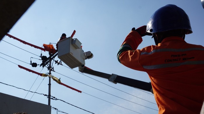 PLN Pasang Jaringan Baru di Karanganyar
