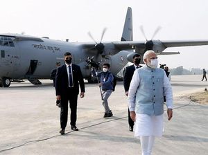 Cara India Pamer Jalan Tol: Mendaratkan Pesawat Hercules yang Ditumpangi PM Narendra