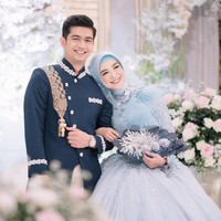 Di Instagram, Lisa Ju mengatakan karyanya untuk perempuan 26 tahun ini merupakan gaun pengantin berkonsep syari pertamanya. Terinspirasi dari Cinderella, dengan kearifan lokal, tambah Lisa Ju. Foto: Instagram