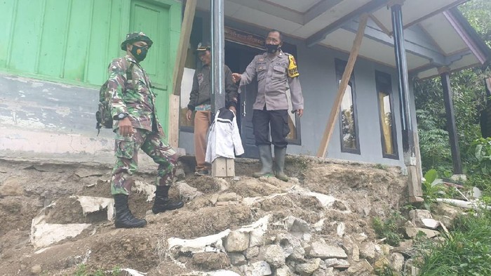 Sejumlah rumah di Desa Garungwiyoro, Kecamatan Kandangserang, Kabupaten Pekalongan, terancam tanah gerak