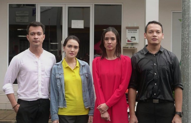 Baru-baru ini dalam salah satu unggahan di Instagram Story, Shandy Aulia berbicara soal keyakinannya. Terlahir dari ayah dan ibu yang berbeda agama, Shandy mengaku bebas memilih menganut agama yang diyakininya. Foto: Instagram