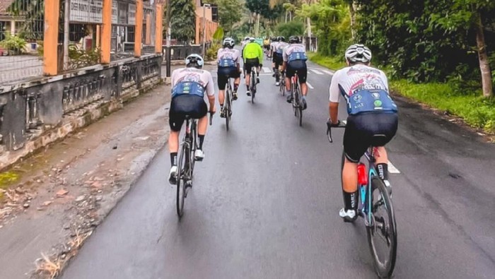 Yang Tersisa dari Tour de Borobudur 2021, Ada Peserta dari Jakarta Event tahunan Tour de Borobudur 2021 jadi salah satu gelaran acara sepeda unik di Indonesia. Ada juga peserta dari Jakarta Loh.
Ajang perhelatan ini menjadi bukti bahwa event olahraga bisa digelar di tengah pandemi COVID-19 dengan tetap mematuhi protokol kesehatan.