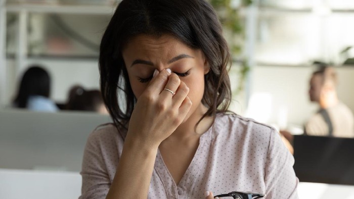 Mata Kabur dan Sensitif Cahaya Pasca Melahirkan? Ini 5 Kemungkinan Pemicunya