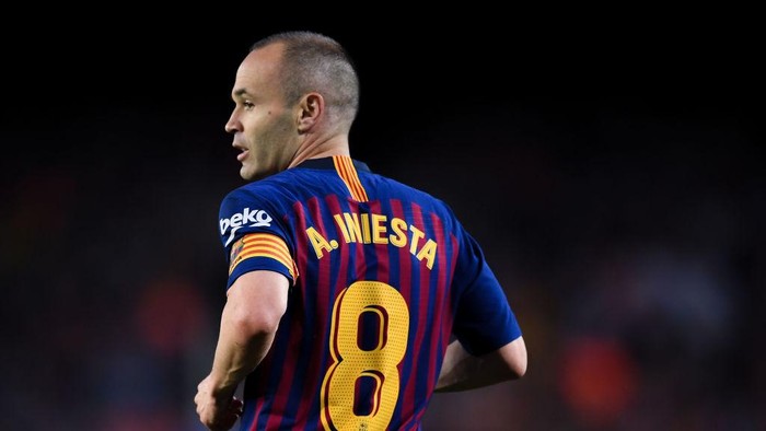 BARCELONA, SPAIN - MAY 20:  Andres Iniesta of FC Barcelona looks on during the La Liga match between Barcelona and Real Sociedad at Camp Nou on May 20, 2018 in Barcelona, Spain.  (Photo by David Ramos/Getty Images)