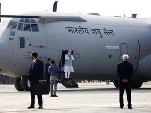 Cara India Pamer Tol: Dijajal Pesawat Hercules-Jet Tempur