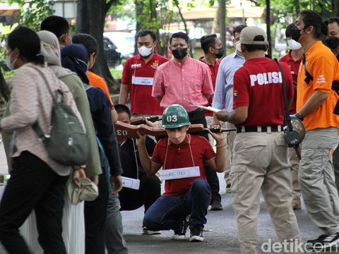 Polresta Solo menggelar rekonstruksi kasus tewasnya peserta Diksar Menwa Universitas Sebelas Maret (UNS), Gilang Endi Saputra.