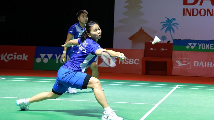 MD Players name : 
Greysia Polii -Apriyani Rahayu (INA )

Credit Photo : HUMAS PP PBSI

Location:
Hotel Westin Resort Nusa Dua Bali, Indonesia.


Order of Play Thursday, 18 November 2021
Result :
https://www.tournamentsoftware.com
or
https://bwfworldtour.bwfbadminton.com