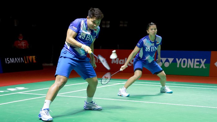 MD Players name : 
Greysia Polii -Apriyani Rahayu (INA )

Credit Photo : HUMAS PP PBSI

Location:
Hotel Westin Resort Nusa Dua Bali, Indonesia.


Order of Play Thursday, 18 November 2021
Result :
https://www.tournamentsoftware.com
or
https://bwfworldtour.bwfbadminton.com